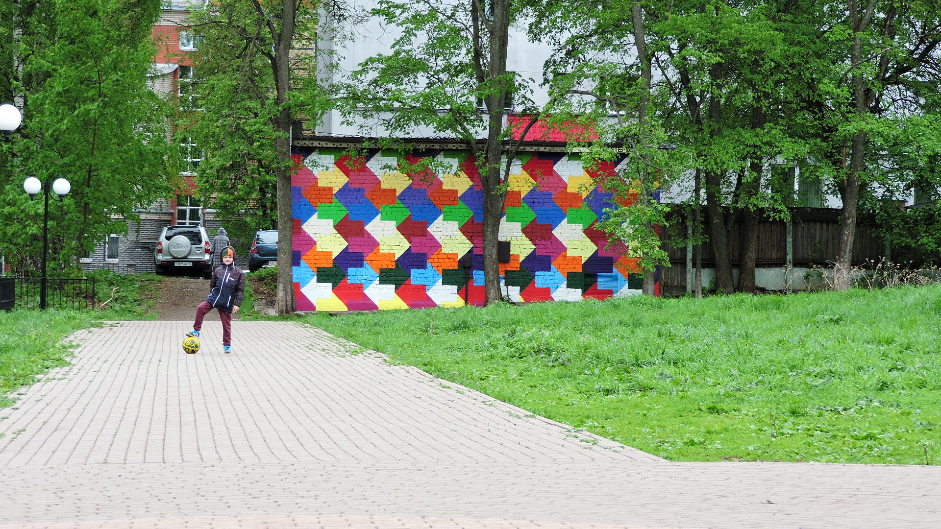 Необычный рисунок орнамент в парке Кирова.